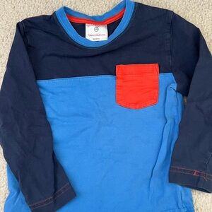 Hanna Andersson Navy and Sky Blue Long Sleeve Tee with Red Pocket